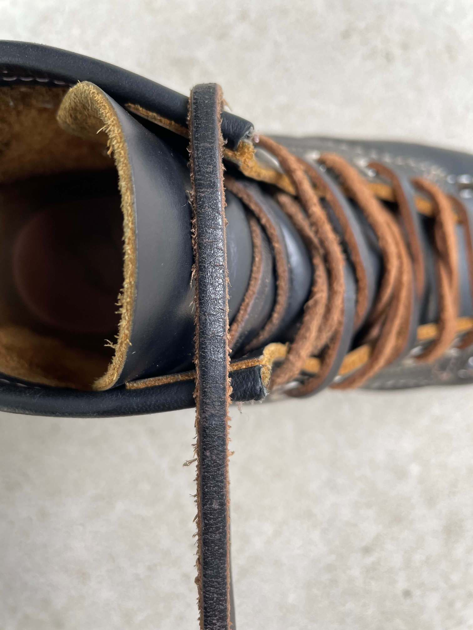 クロムエクセルレザーの靴紐の経年変化 茶芯