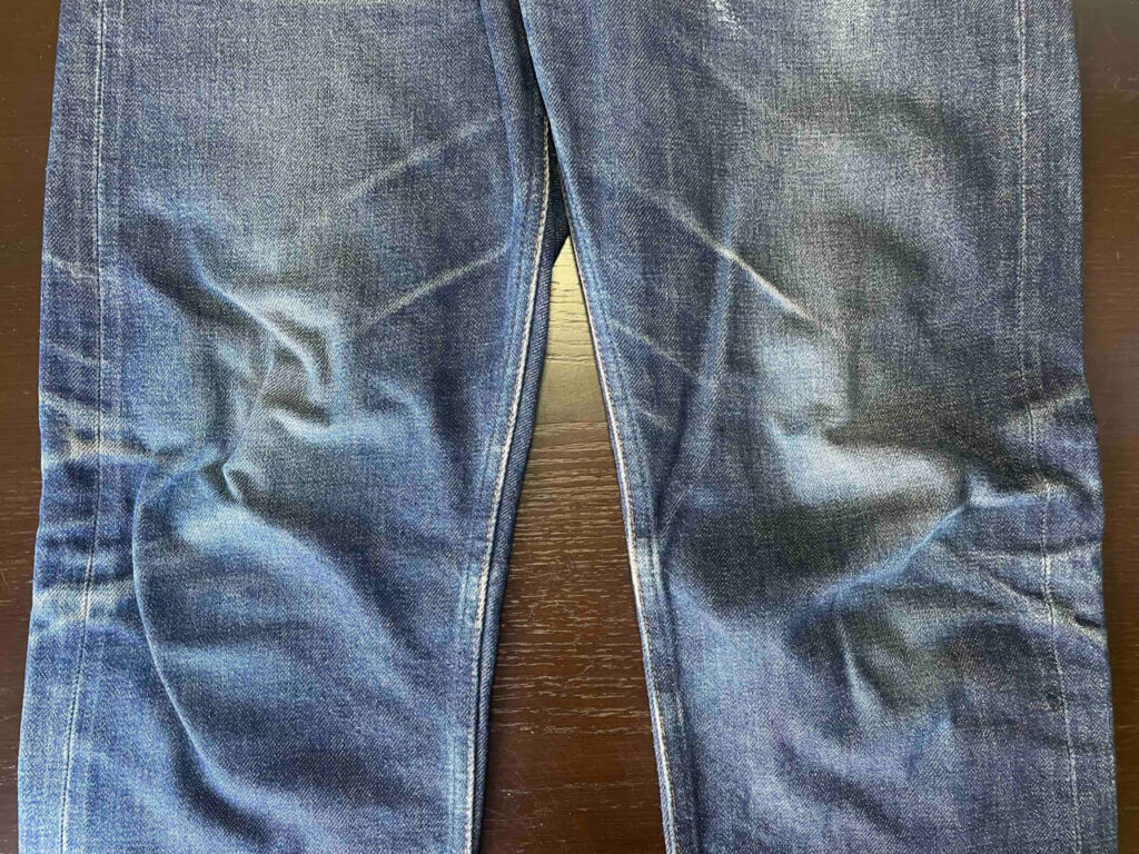 4年半履いたA.P.C.プチニュースタンダードのひざ