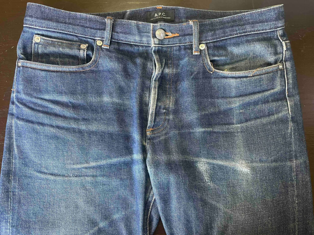 4年半履いたA.P.C.プチニュースタンダードのヒゲ