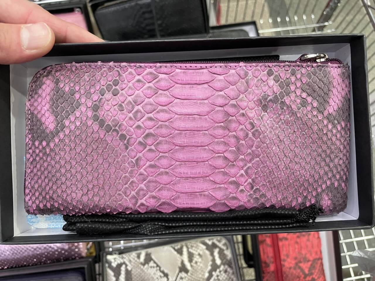 ピンク・背割・マットのL字ファスナー財布