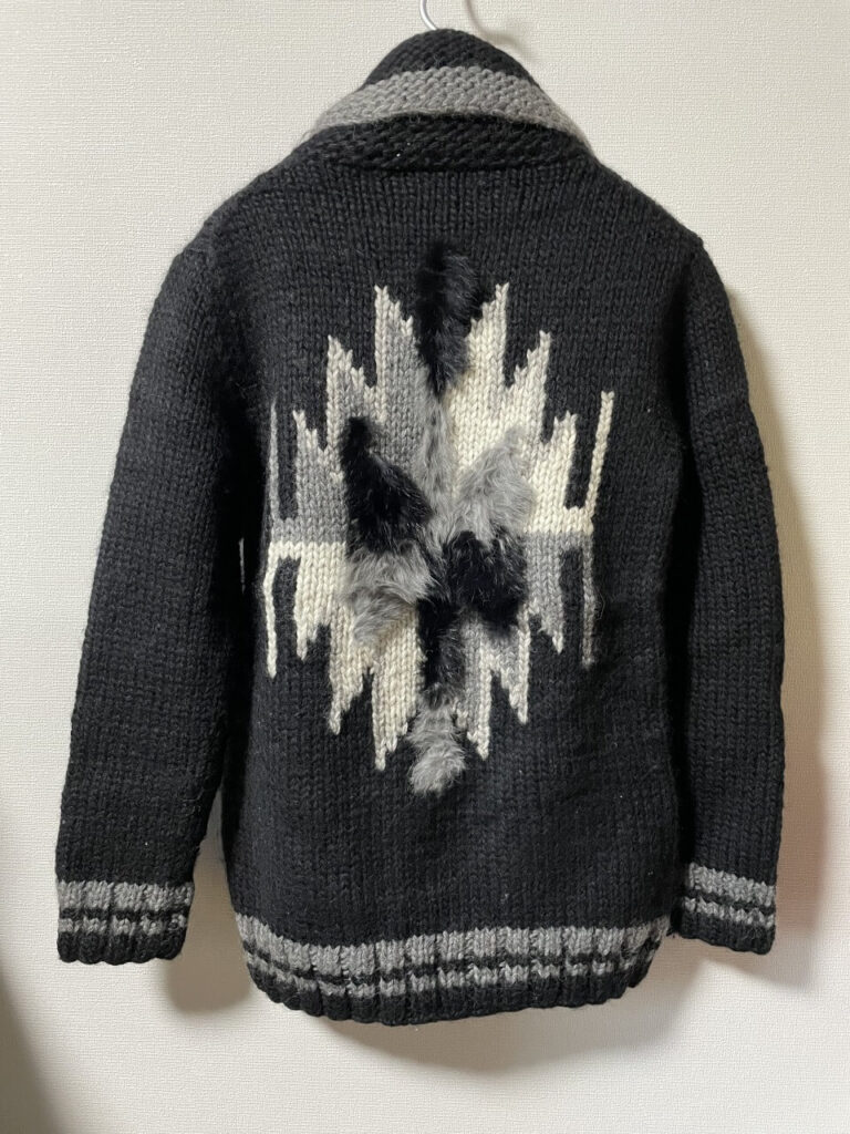 イロコイのラビットファーカウチンニット(ブラック)