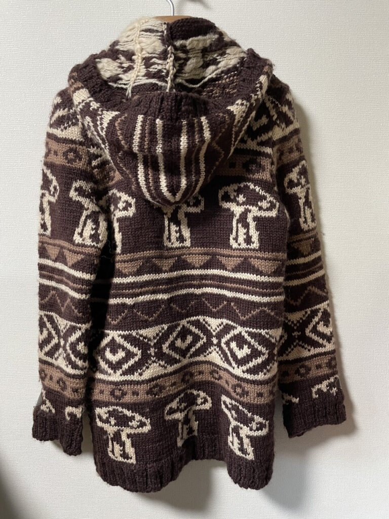 RICOのキノコ柄カウチンニットパーカー(ブラウン)