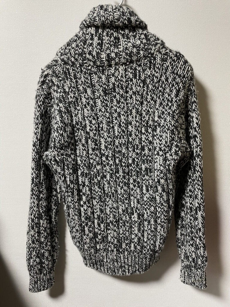 ZARAのボリュームネックニット