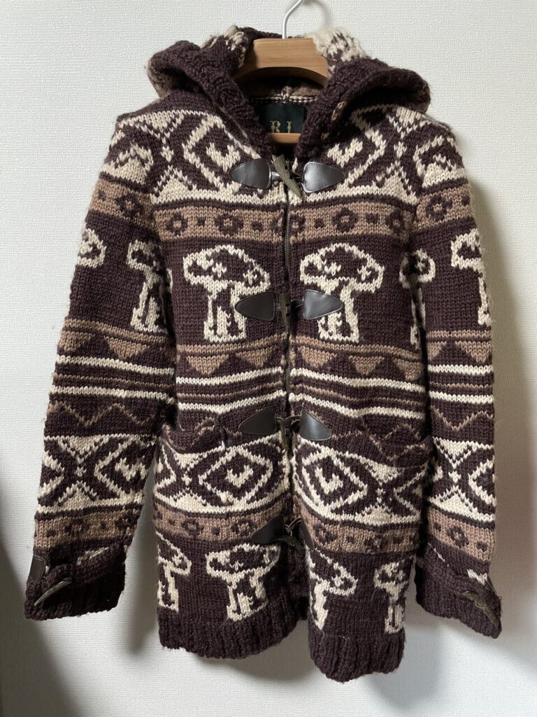 RICOのキノコ柄カウチンニットパーカー(ブラウン)