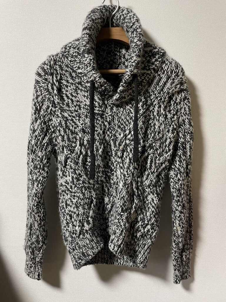 ZARAのボリュームネックニット