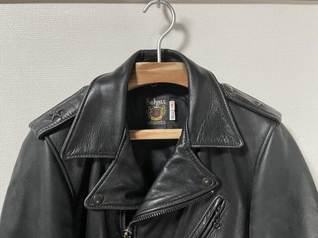 無印良品の婦人用レッドシダーコートハンガー