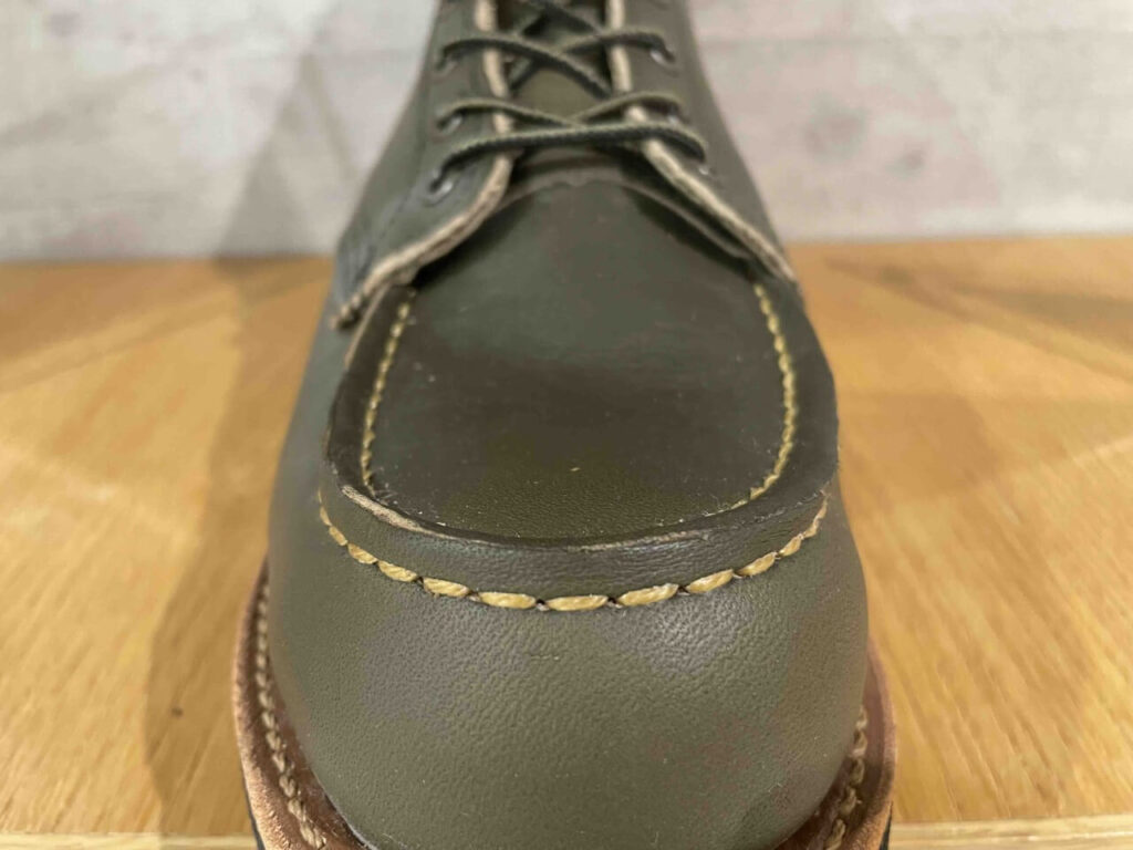 レッドウィング8828のシャンパンゴールドステッチ