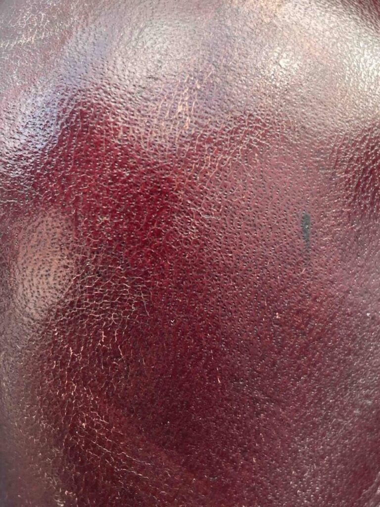 ブラックチェリーフェザーストーンレザー