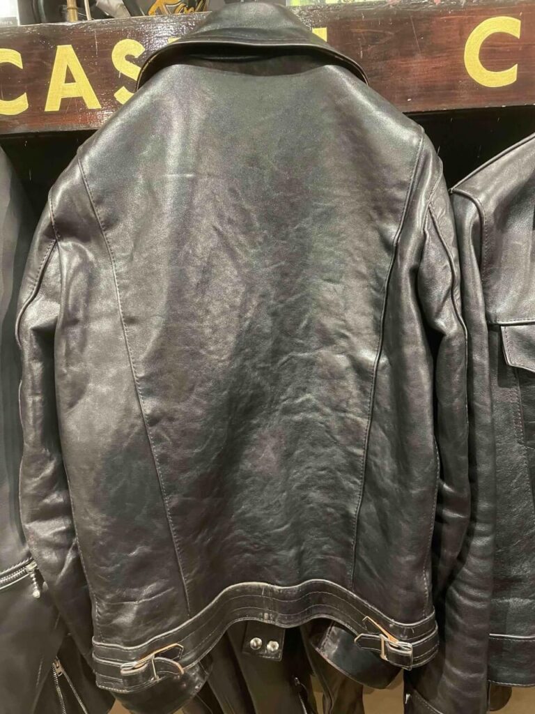 ルイスレザーサイクロンベジカウのエイジング(背面)