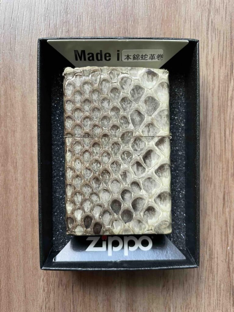 本錦蛇革巻きzippo(経年変化後・背面)