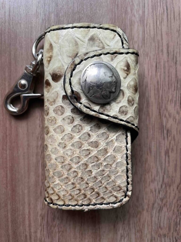 KC,s ハンギングキーケース パイソンレザー(経年変化後・前面)