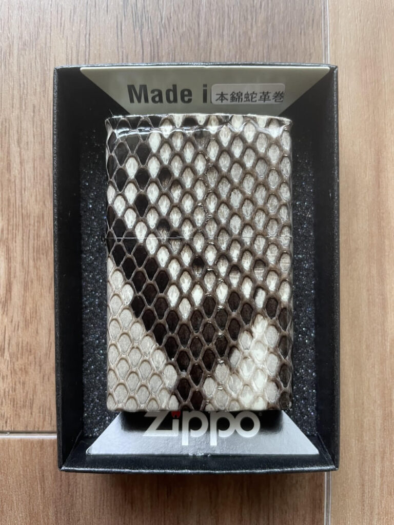 本錦蛇革巻きzippo(新品時・前面)