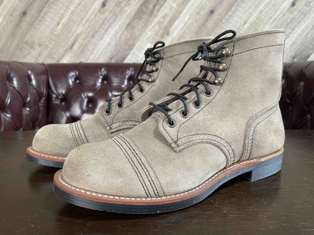 レッドウィング8087 アイアンレンジャー スレートミュールスキナーラフアウト(左側)