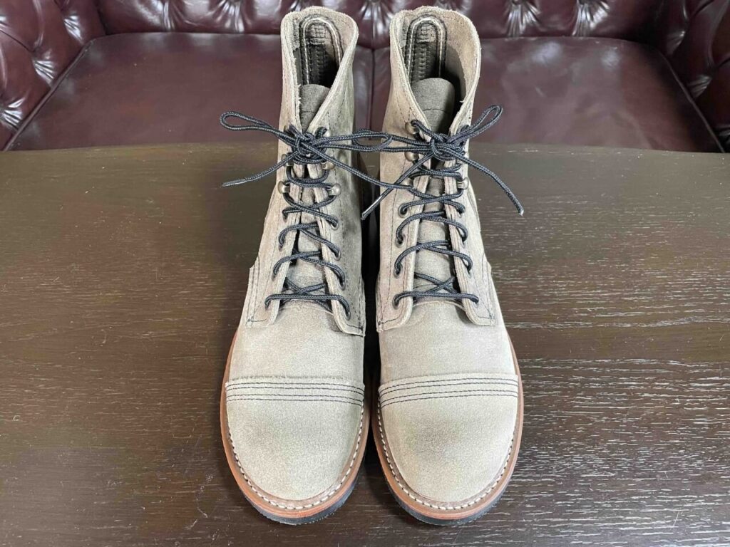 レッドウィング8087 アイアンレンジャー スレートミュールスキナーラフアウト(上から見る)