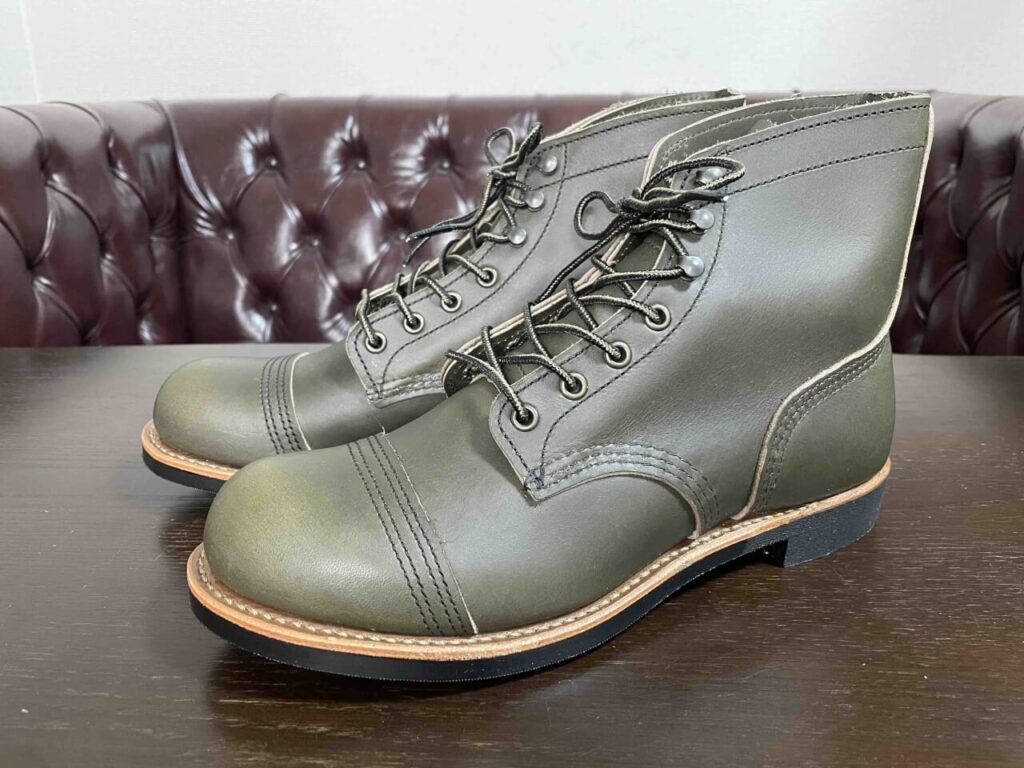 レッドウィング8078(左側)