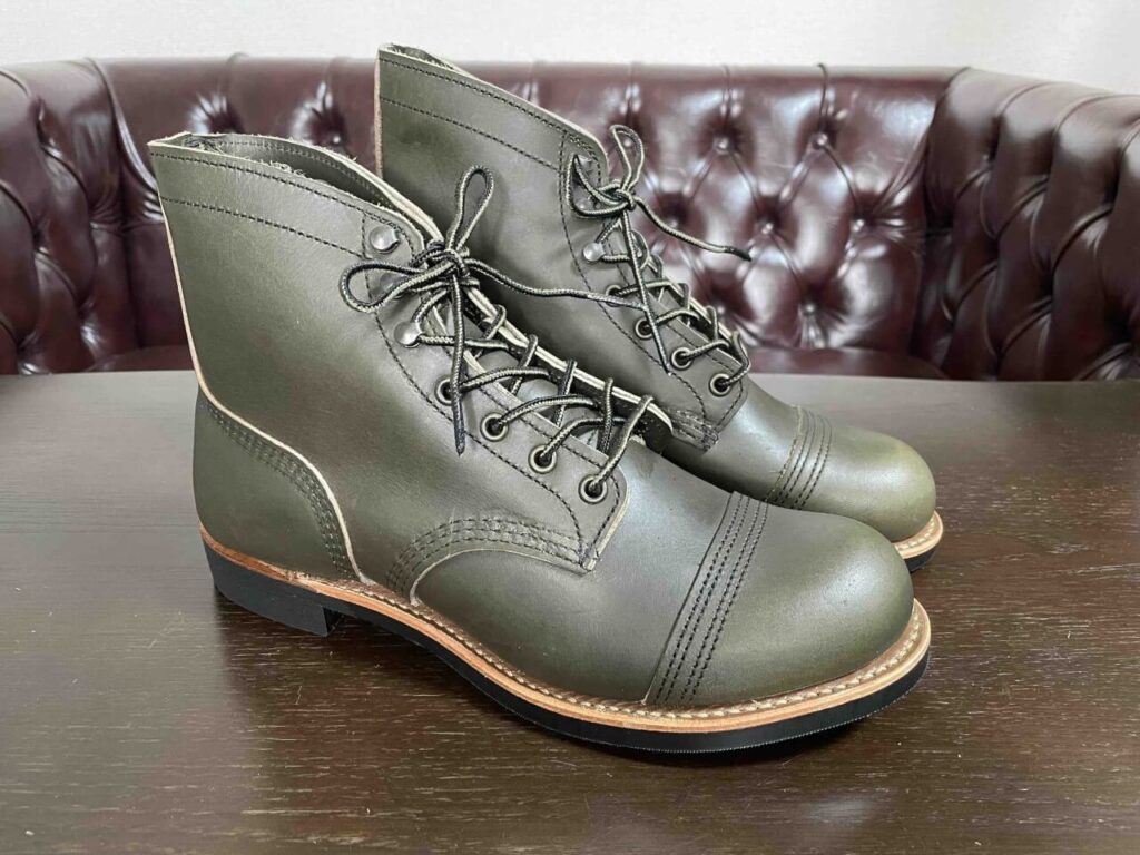 新品時のレッドウィング8078