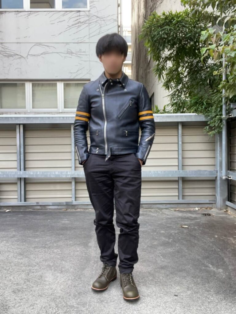 アディクトクローズAD-03CSと黒ボトムス、レッドウィング8078のコーディネイト。