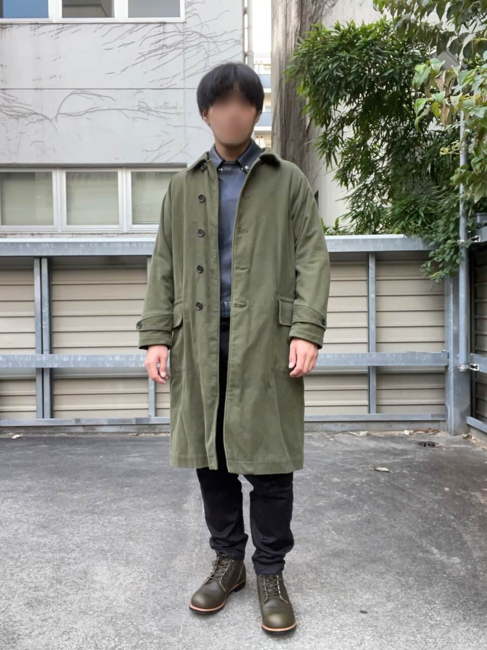 アディクトクローズAD-03CSとシングルディスパッチコート、黒ボトムス、レッドウィング8078のコーディネイト。