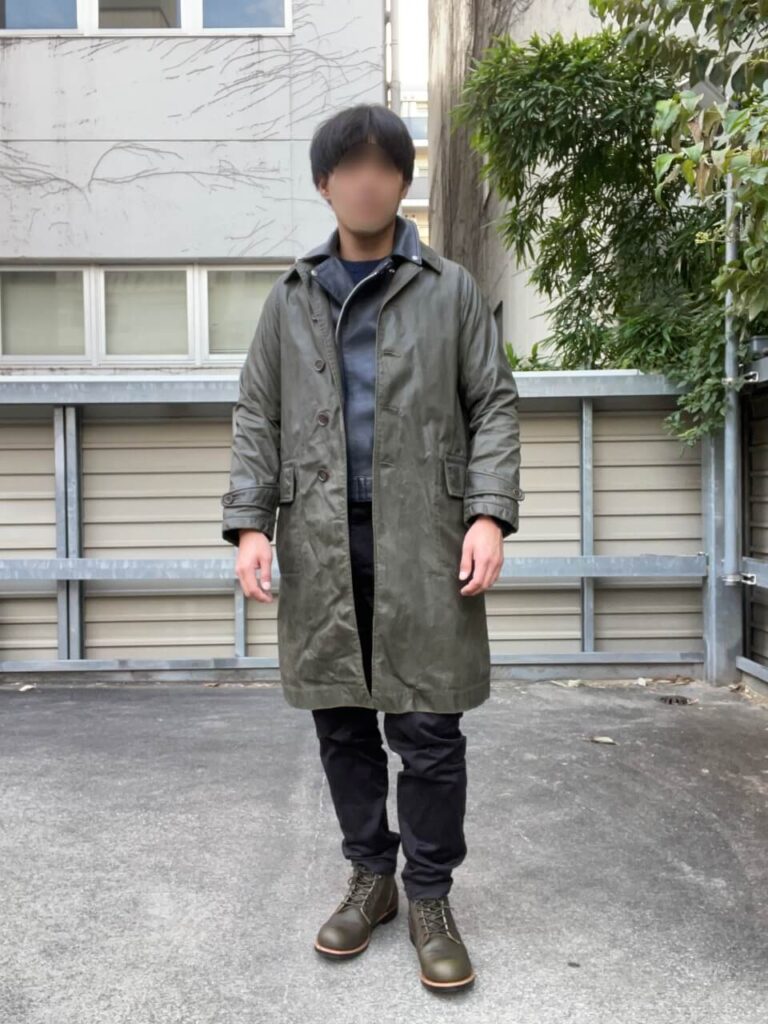 アディクトクローズAD-03CSとシングルディスパッチコート、黒ボトムス、レッドウィング8078のコーディネイト。