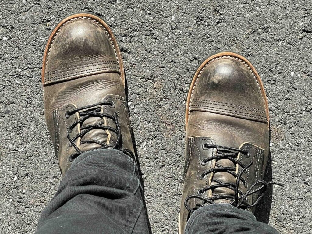 レッドウィング8086を着用。