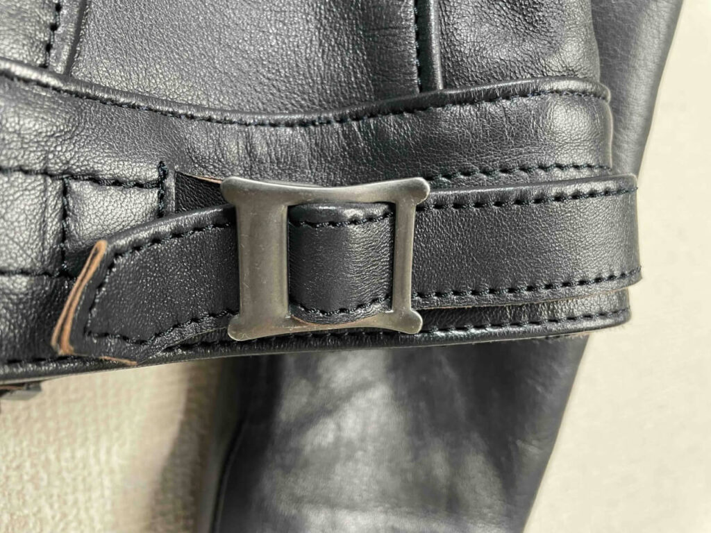 アディクトクローズのサイドベルト