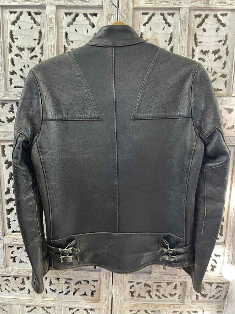 アディクトクローズAD-04 シープスキン ブラック 経年変化後（後ろ）