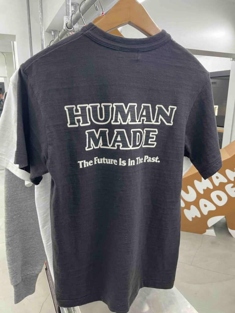 レッドウィング×ヒューマンメイドのコラボ「グラフィックシャツ ブラック」(後ろ)