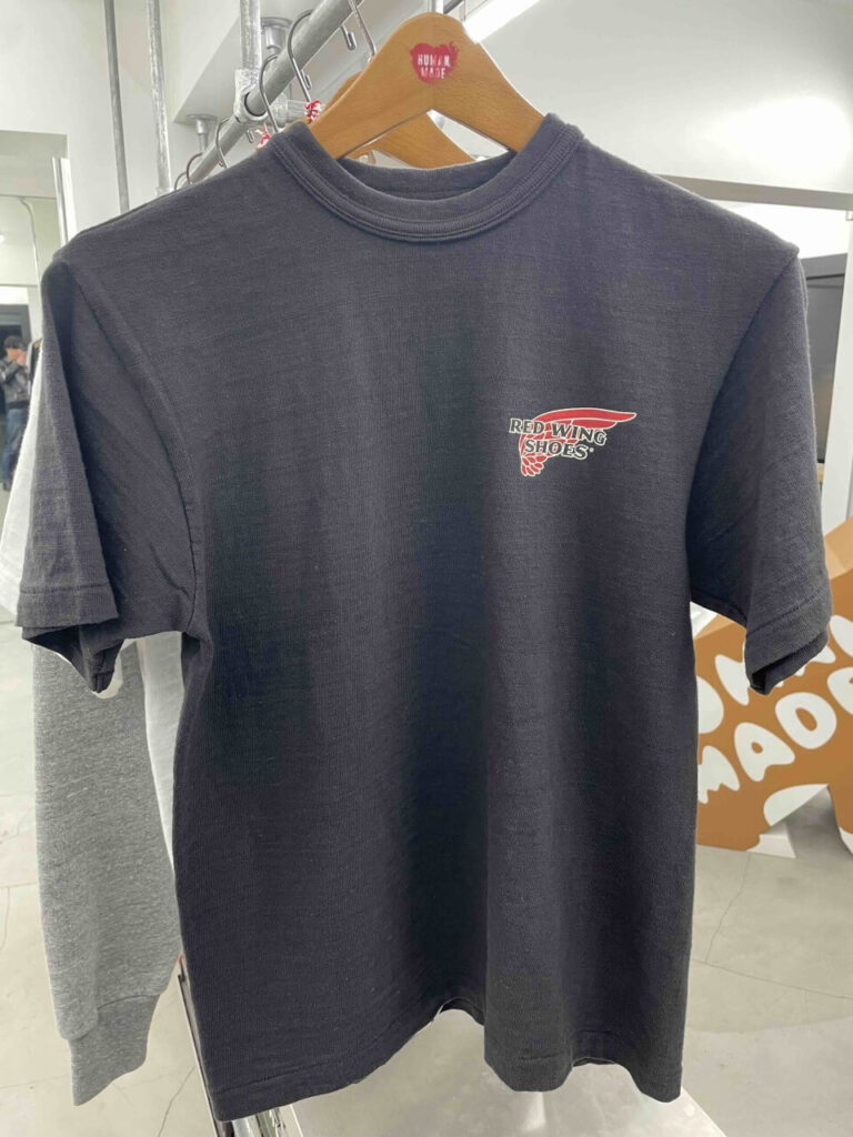 レッドウィング×ヒューマンメイドのコラボ「グラフィックシャツ ブラック」(前)