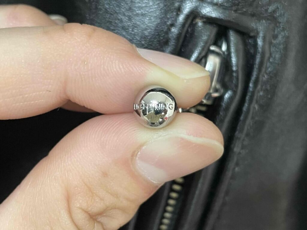 ルイスレザーのボールチェーンの刻印