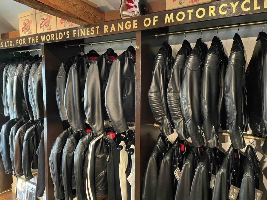 ルイスレザー大阪の店舗内観