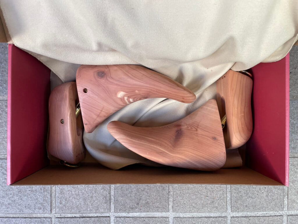 ブリガのシューツリーブーツタイプの箱を開封