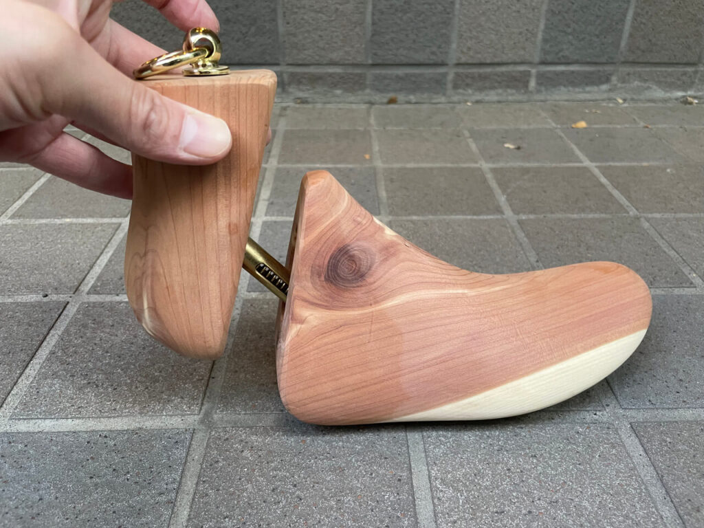 ブリガのシューツリーブーツタイプの3D可動(バネを上に持ち上げる)