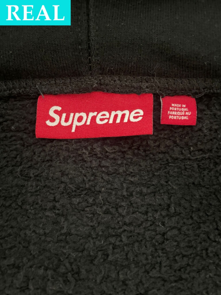本物のSupreme x Michael Jackson Dangerous Zip Up Hooded Sweatshirtの首裏タグ