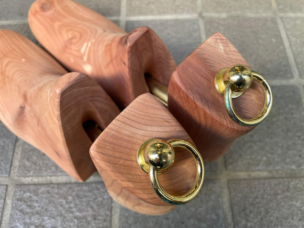 ブリガのシューツリーブーツタイプのリングノッカー