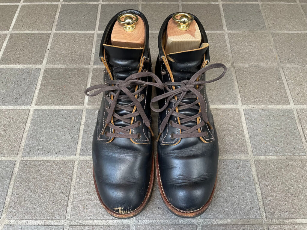レッドウィング「ベックマンフラットボックス」のUS8にブリガ「シューツリーブーツタイプ」のMサイズを使用。
