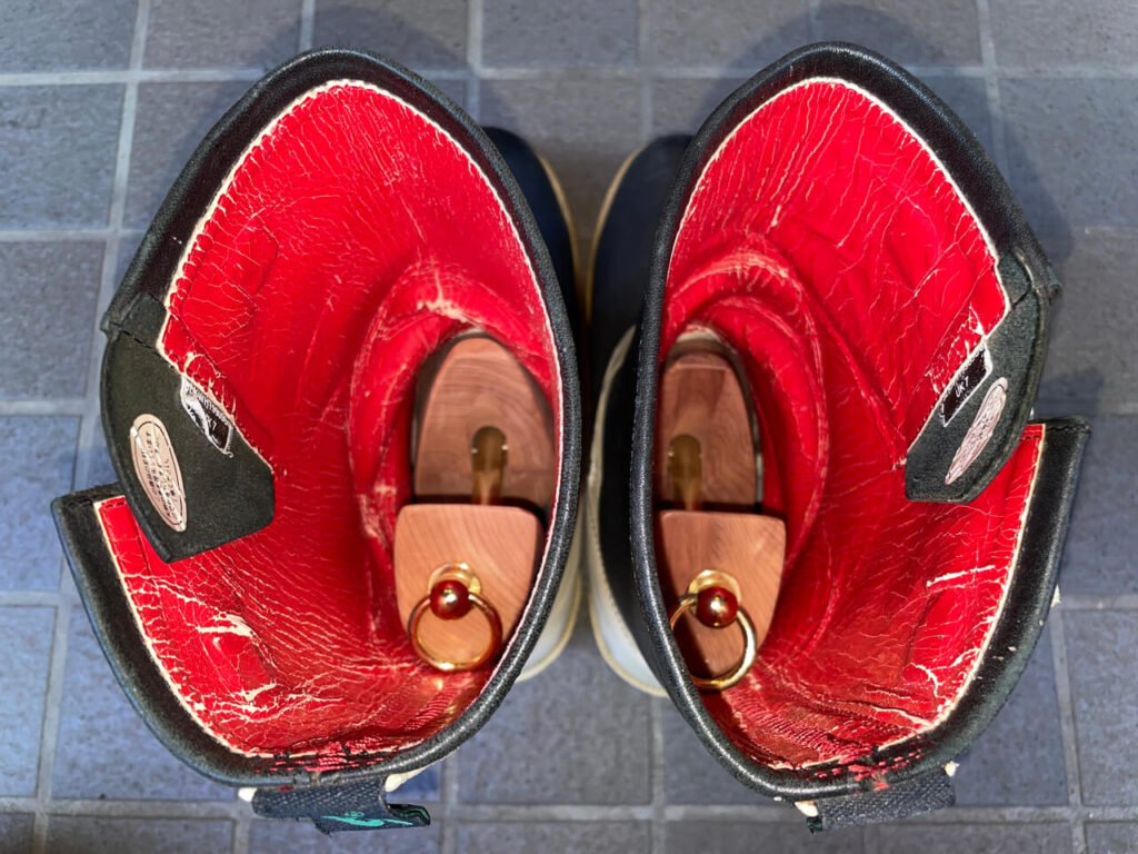 ゲッタグリップ「エンジニアブーツ」のUK9にブリガ「シューツリーブーツタイプ」のSサイズを使用。