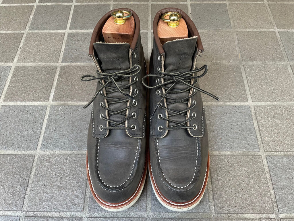 レッドウィング「6インチモック」のUS7.5Dにブリガ「シューツリーブーツタイプ」のSサイズを使用。