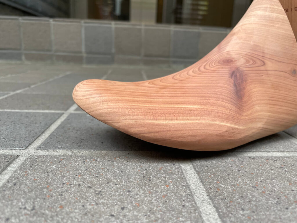 ブリガのシューツリーブーツタイプのつま先の反り