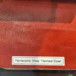 ルイスレザーのベジカウのテラコッタ