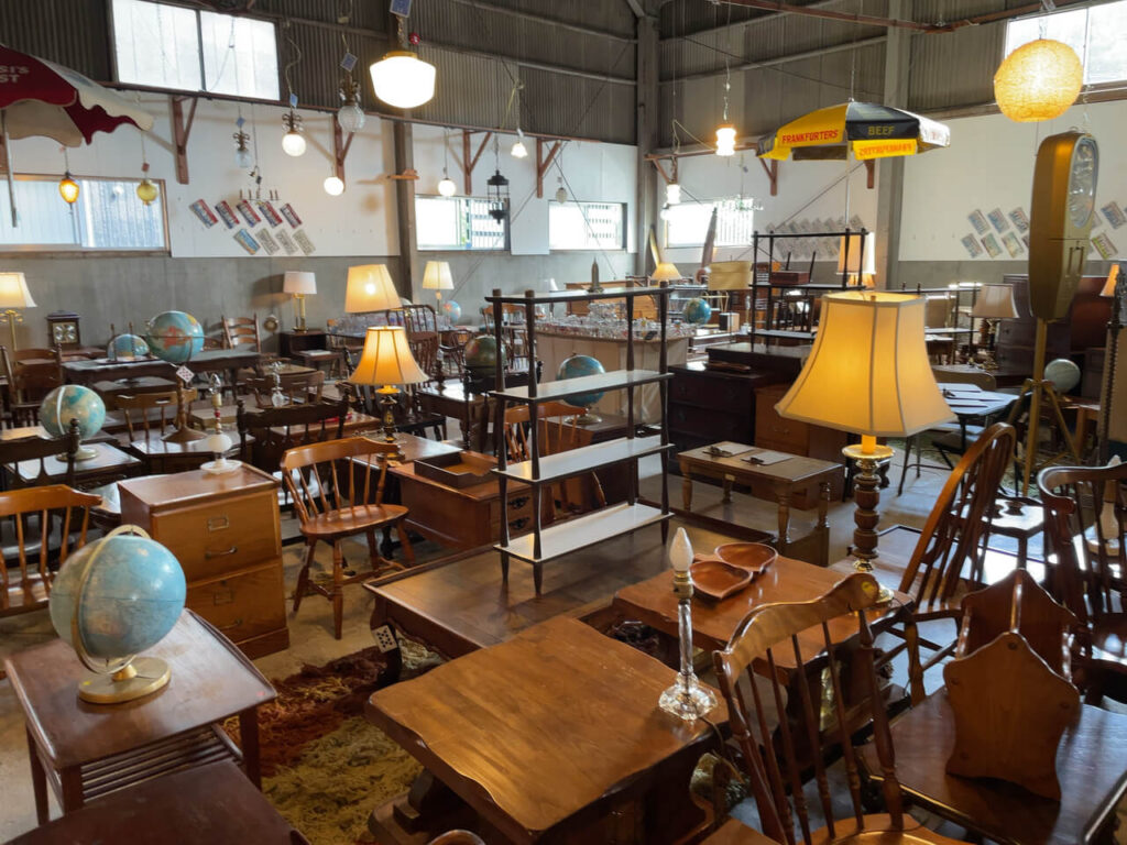 glow ANTIQUESで売られているアンティーク家具
