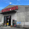 glow ANTIQUES GARAGEサイド