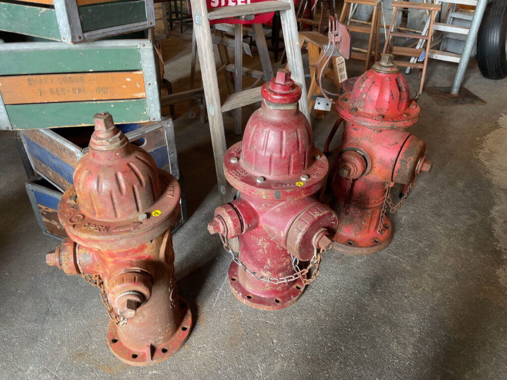 glow ANTIQUESで売られている昔の消火栓