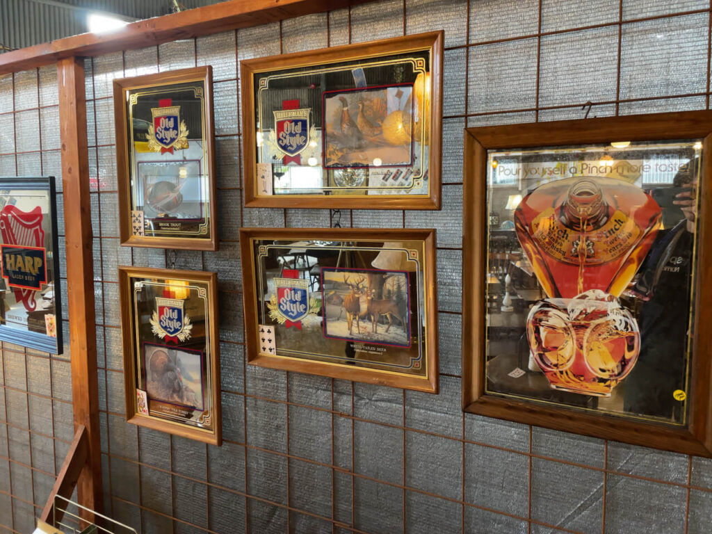 glow ANTIQUESで売られているパブミラー