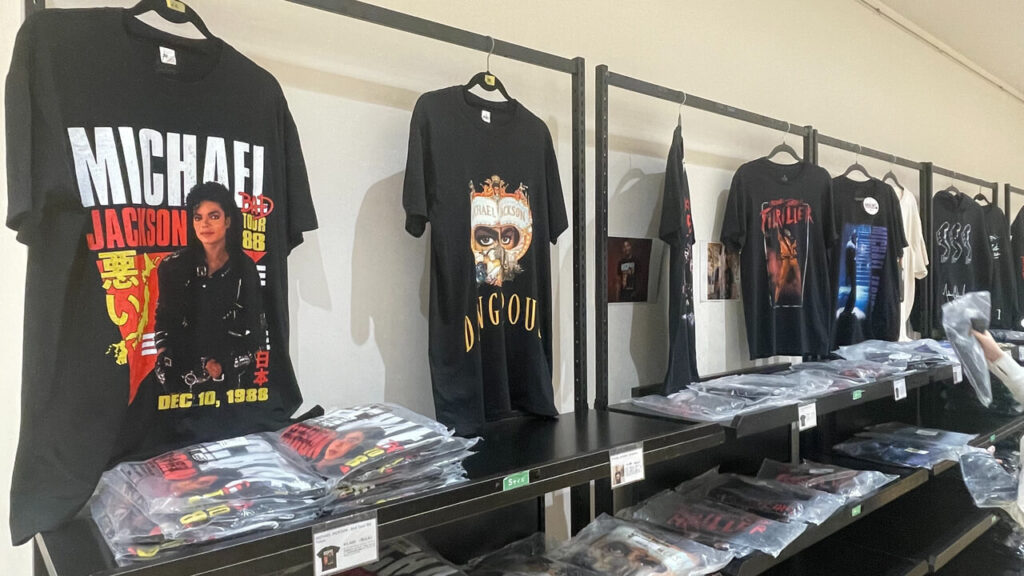 KING OF POP なんばマルイのアパレルコーナー