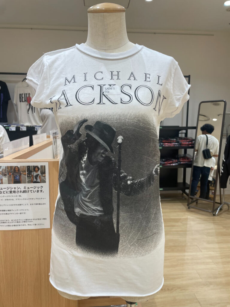 マイケル・ジャクソンのレディースTシャツ『MICHAEL JACKSON / Amplified』