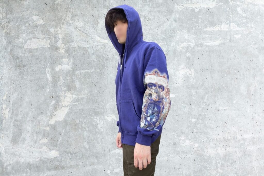 Supreme x Michael Jackson Dangerous Zip Up Hooded Sweatshirt Navyを着用。
